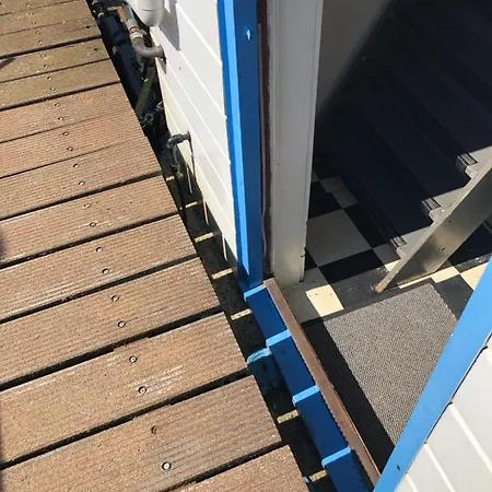 Huge House Boat Top Floor ゲストハウス