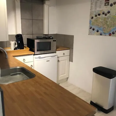 ゲストハウス Huge House Boat Top Floor *